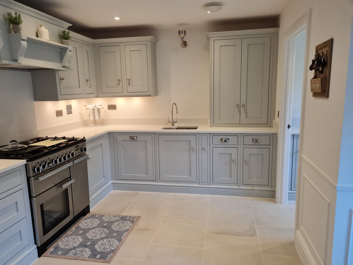 Grey shaker kitchen corner detail