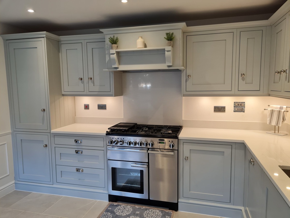 Bespoke shaker kitchen with range cooker